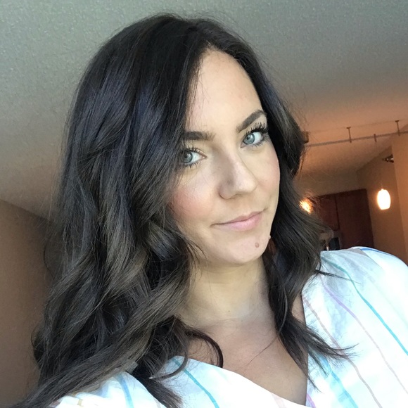 Meet your Posher, Lara - Picture 1 of 1